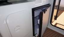 Extreme plate alloy kitchenette fridge